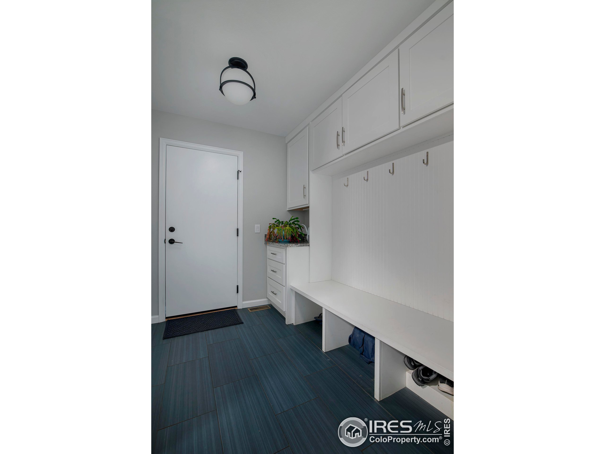 7034 Indian Peaks Trl