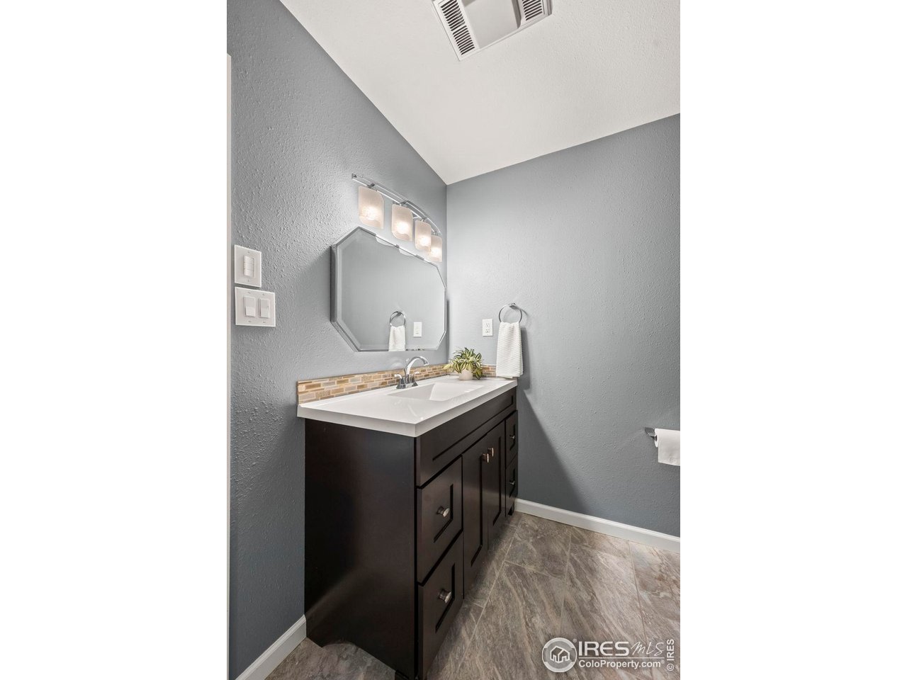 7409 Mount Meeker Rd