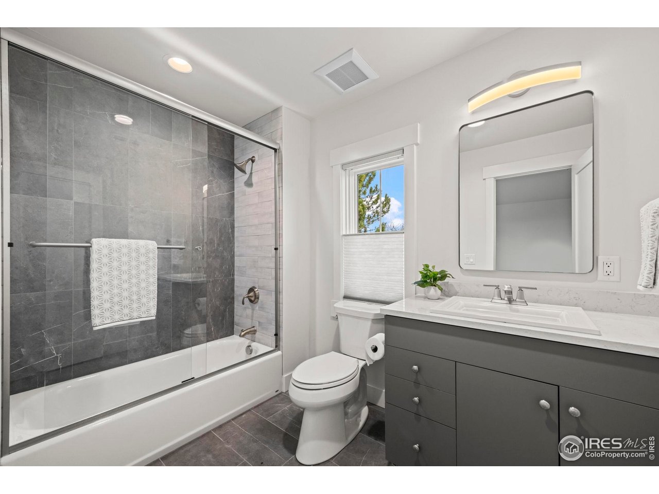 2590 Blue Heron Cir W