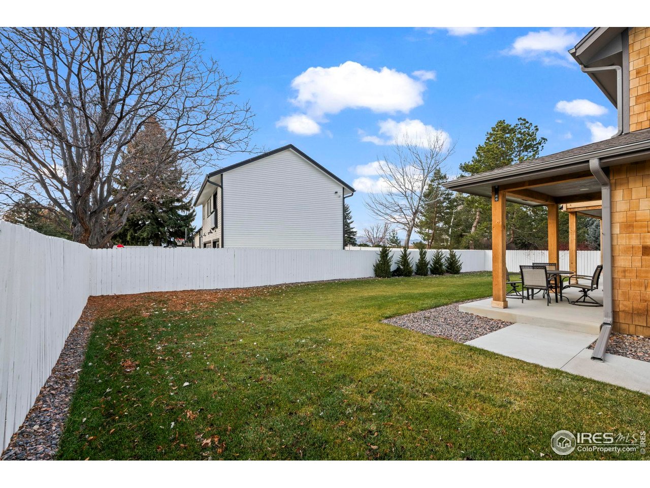 2590 Blue Heron Cir W