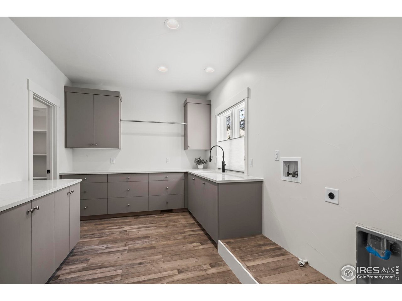 2590 Blue Heron Cir W