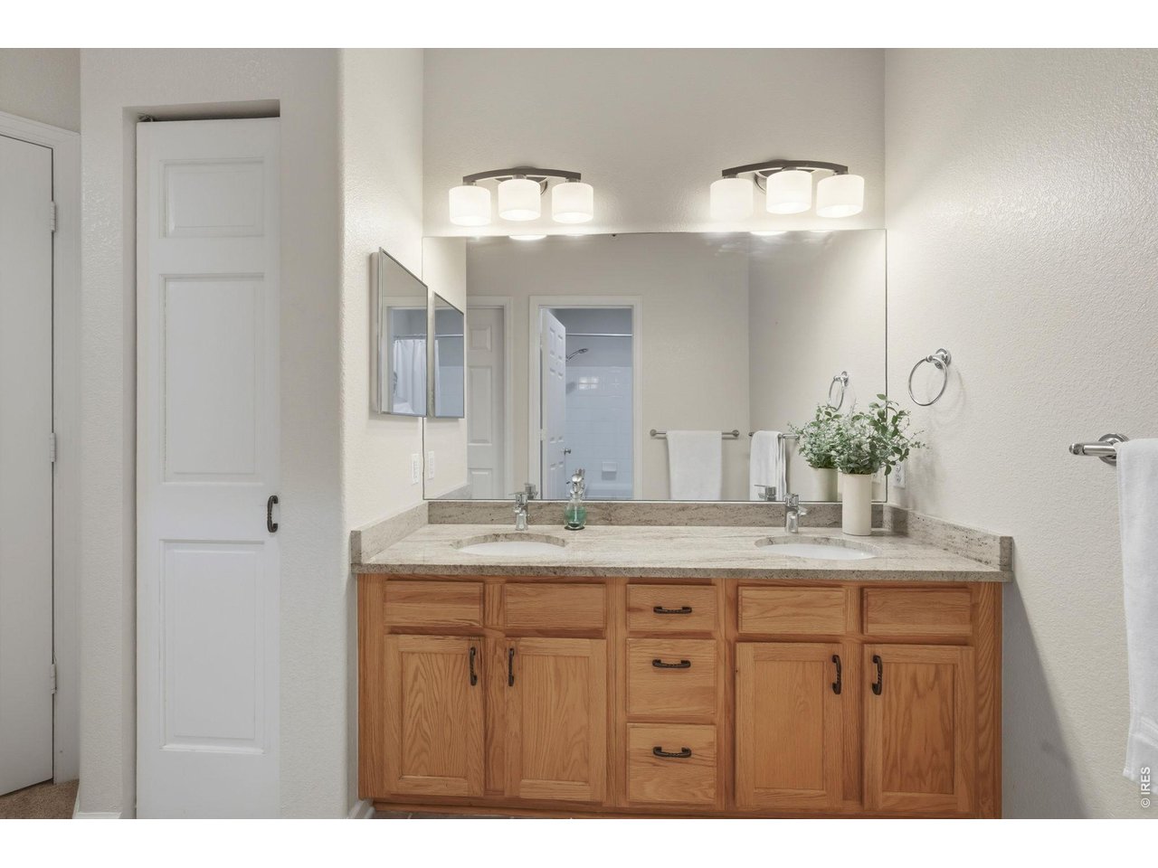 540 Mohawk Dr 15