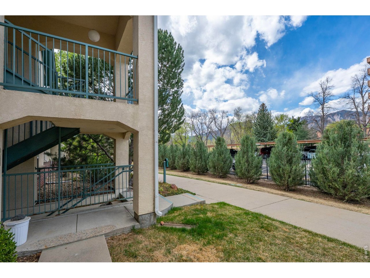 540 Mohawk Dr 15