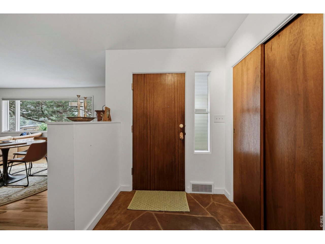 1225 Mariposa Ave