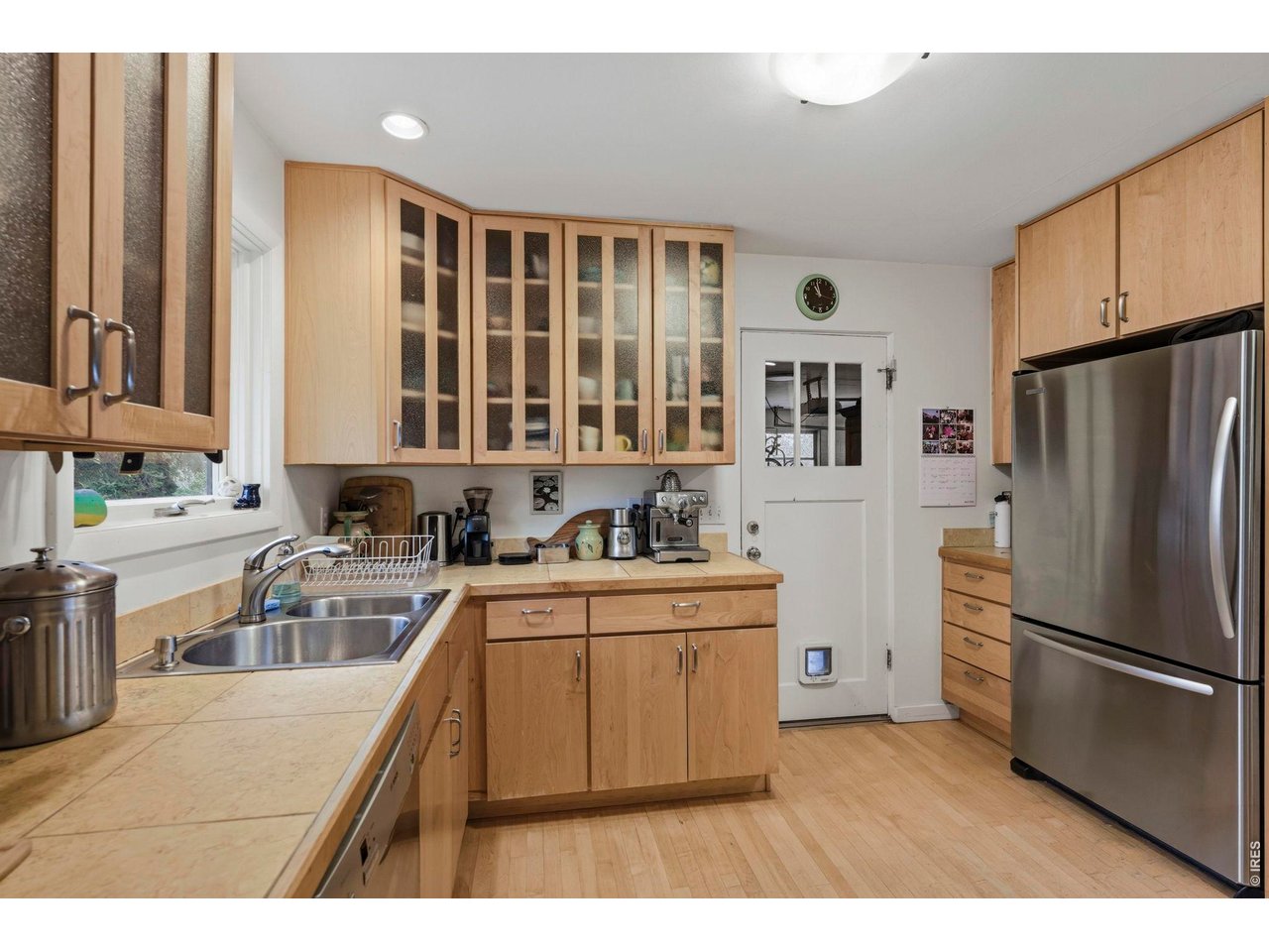 1225 Mariposa Ave