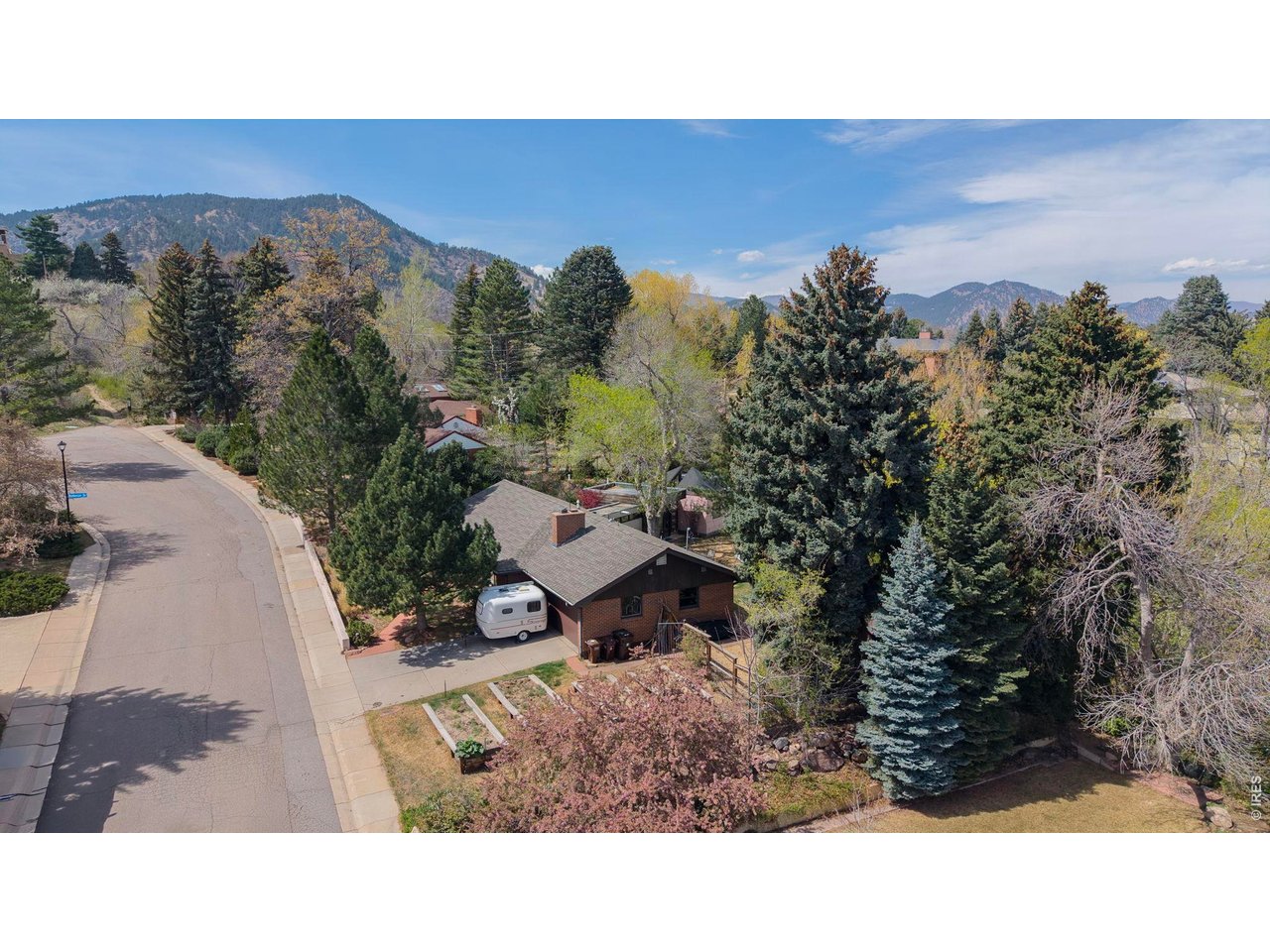 1225 Mariposa Ave