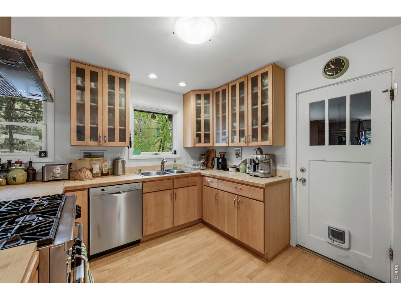 1225 Mariposa Ave