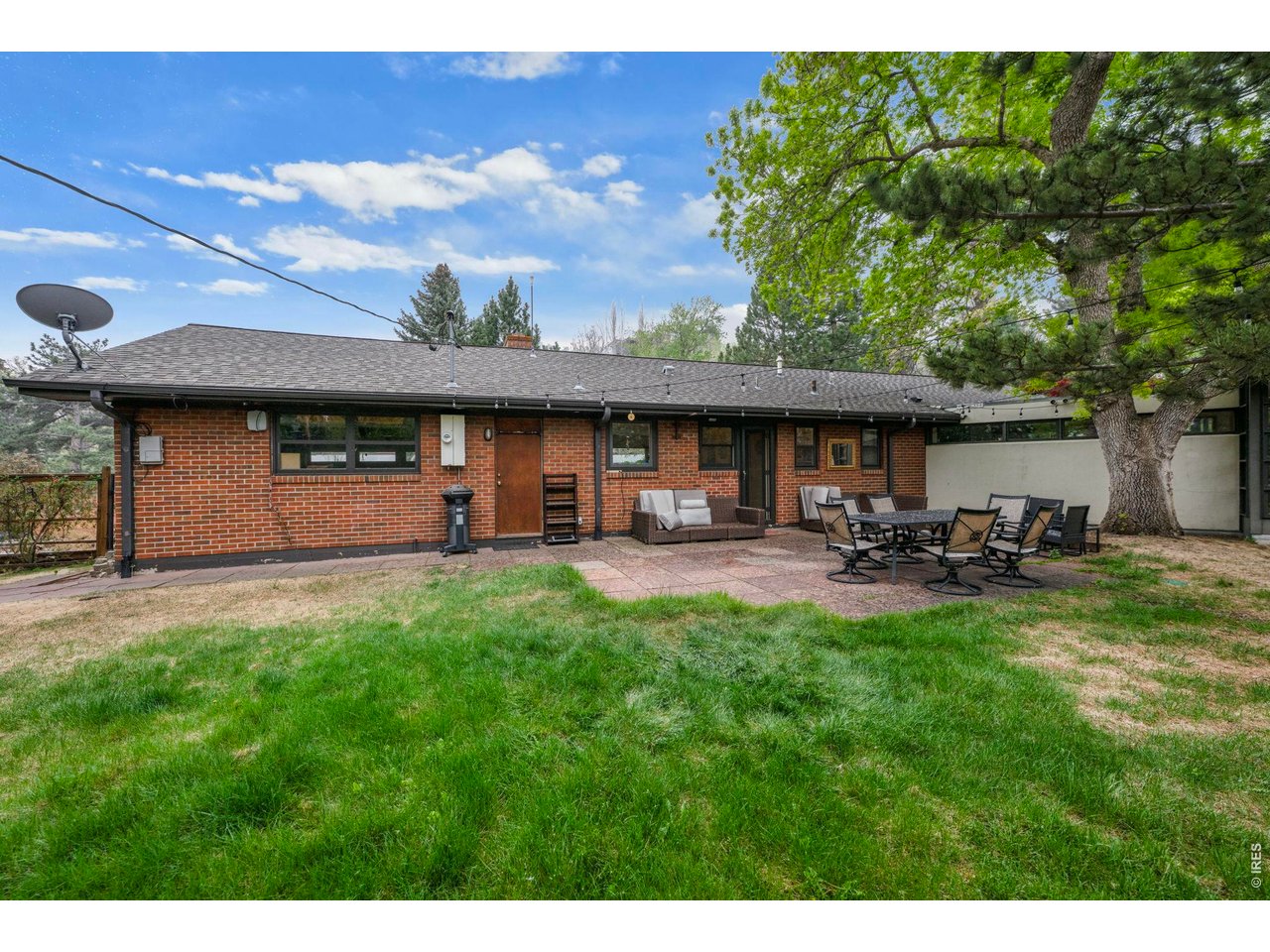 1225 Mariposa Ave
