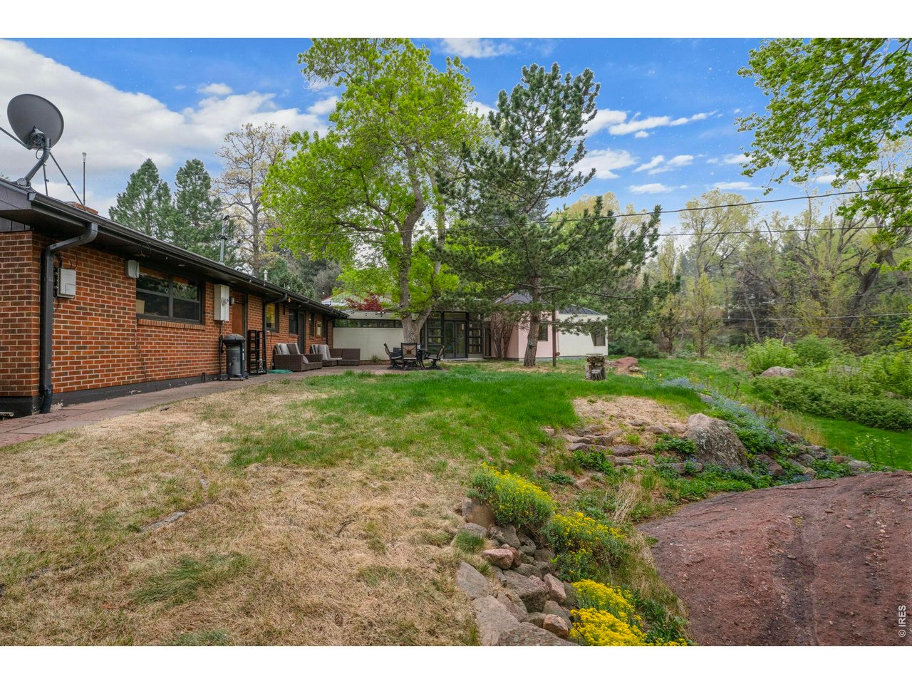 1225 Mariposa Ave
