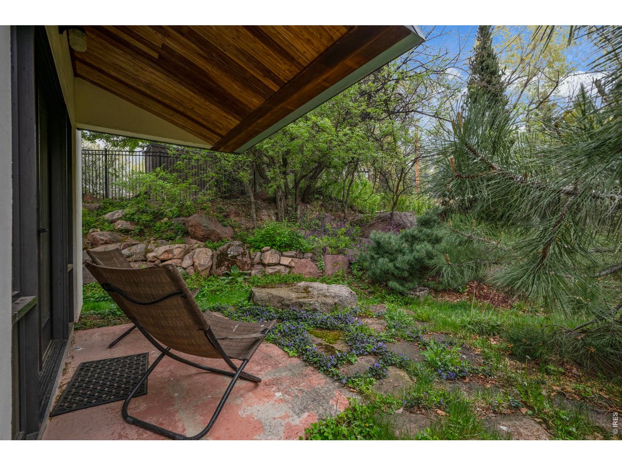 1225 Mariposa Ave