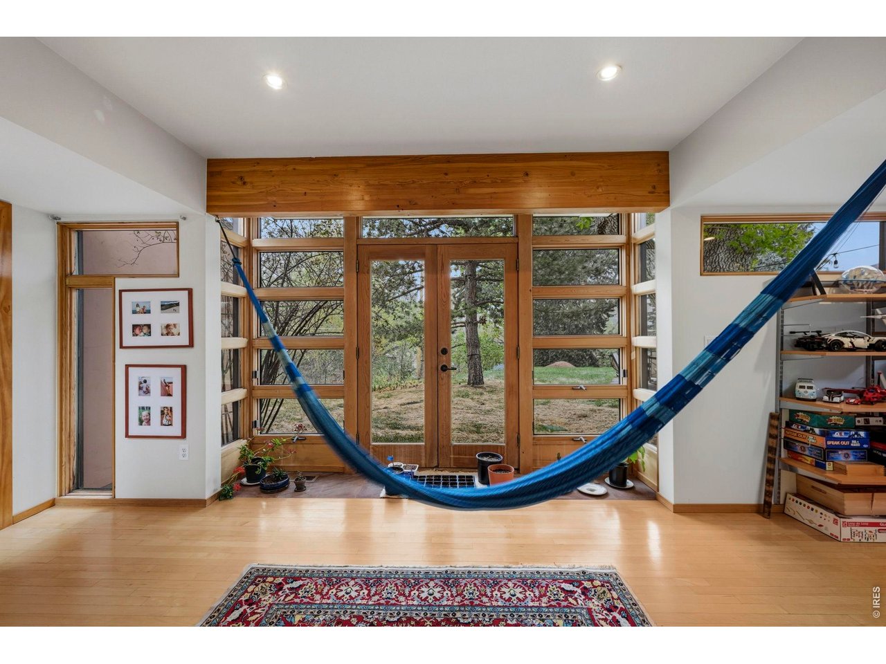 1225 Mariposa Ave