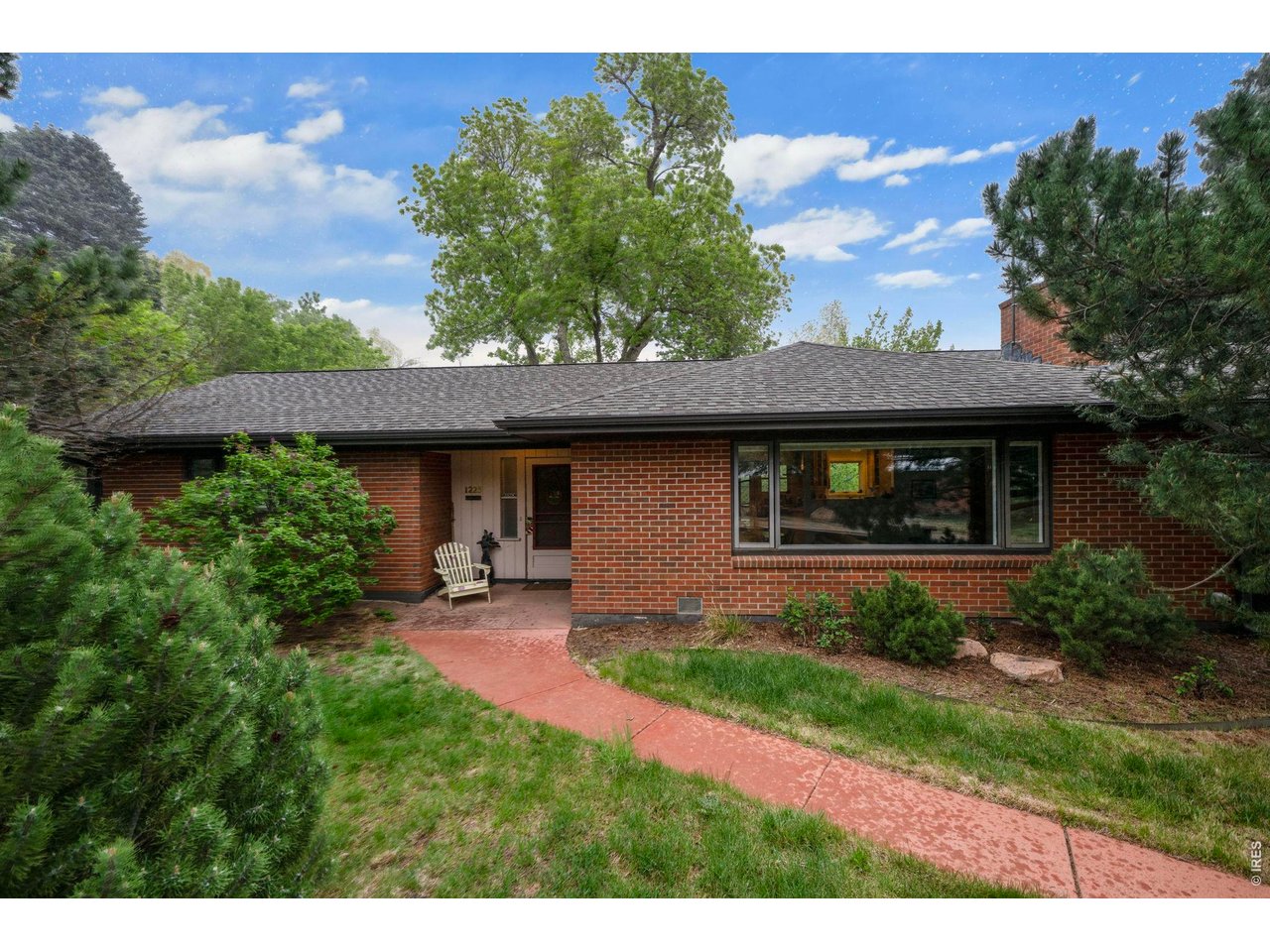 1225 Mariposa Ave