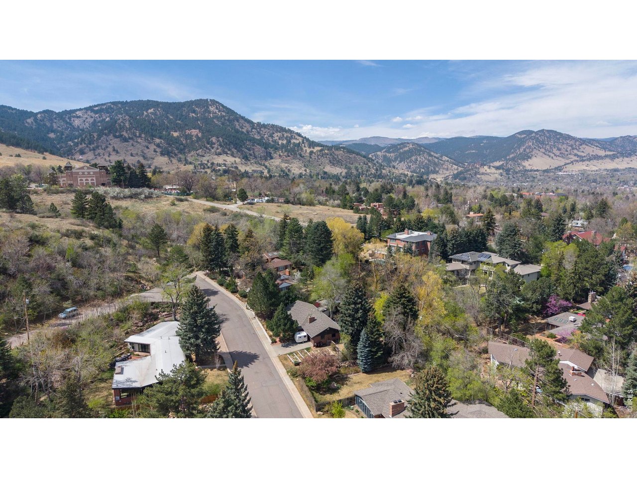 1225 Mariposa Ave