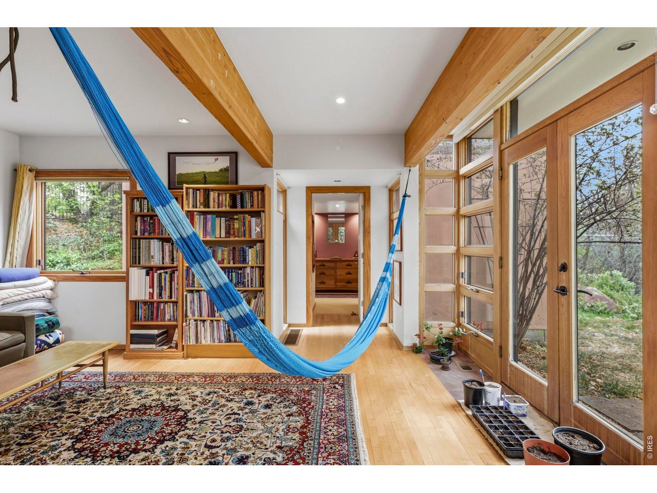 1225 Mariposa Ave