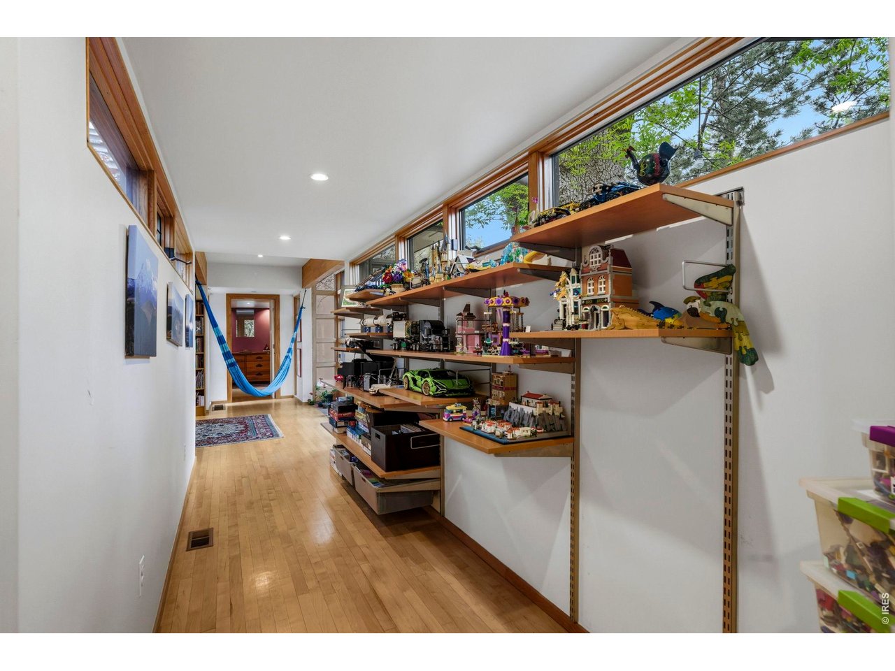 1225 Mariposa Ave