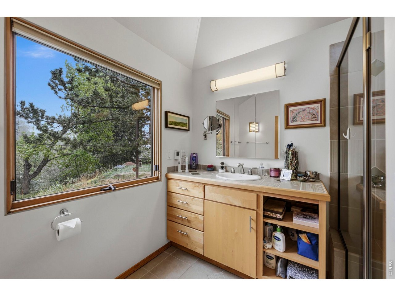 1225 Mariposa Ave
