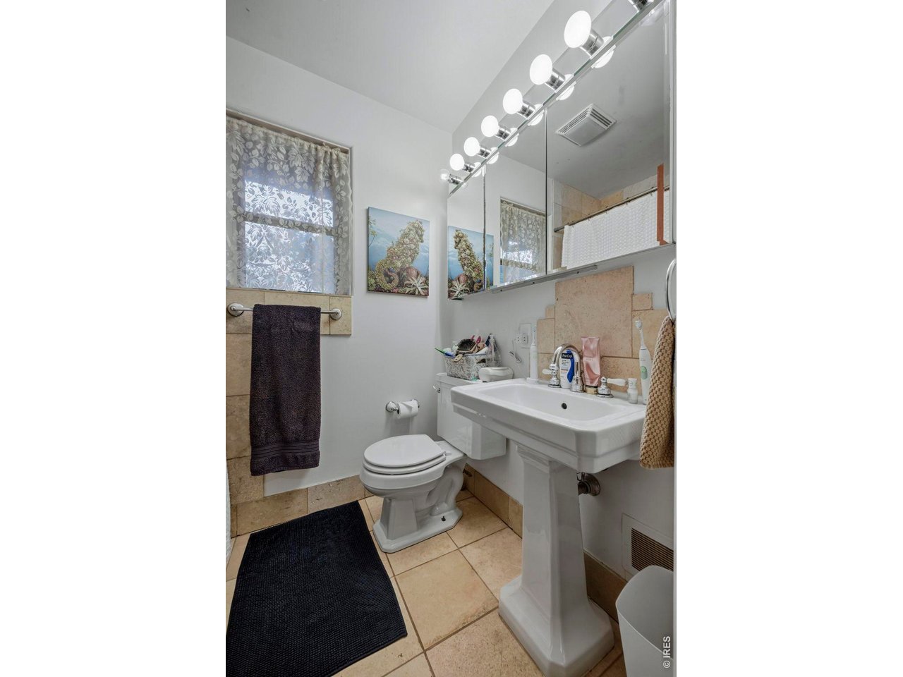 1225 Mariposa Ave