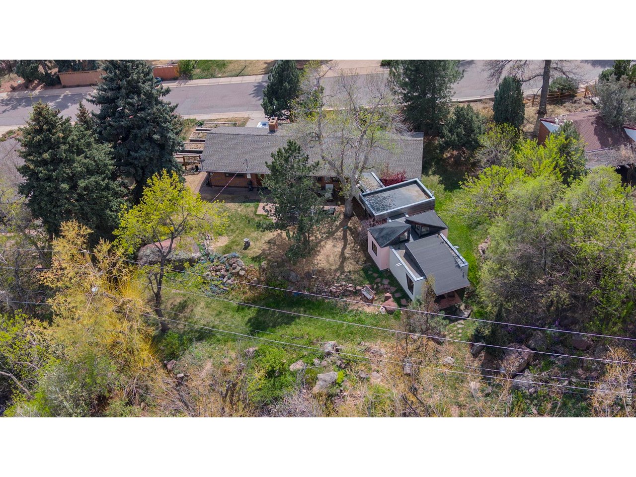 1225 Mariposa Ave