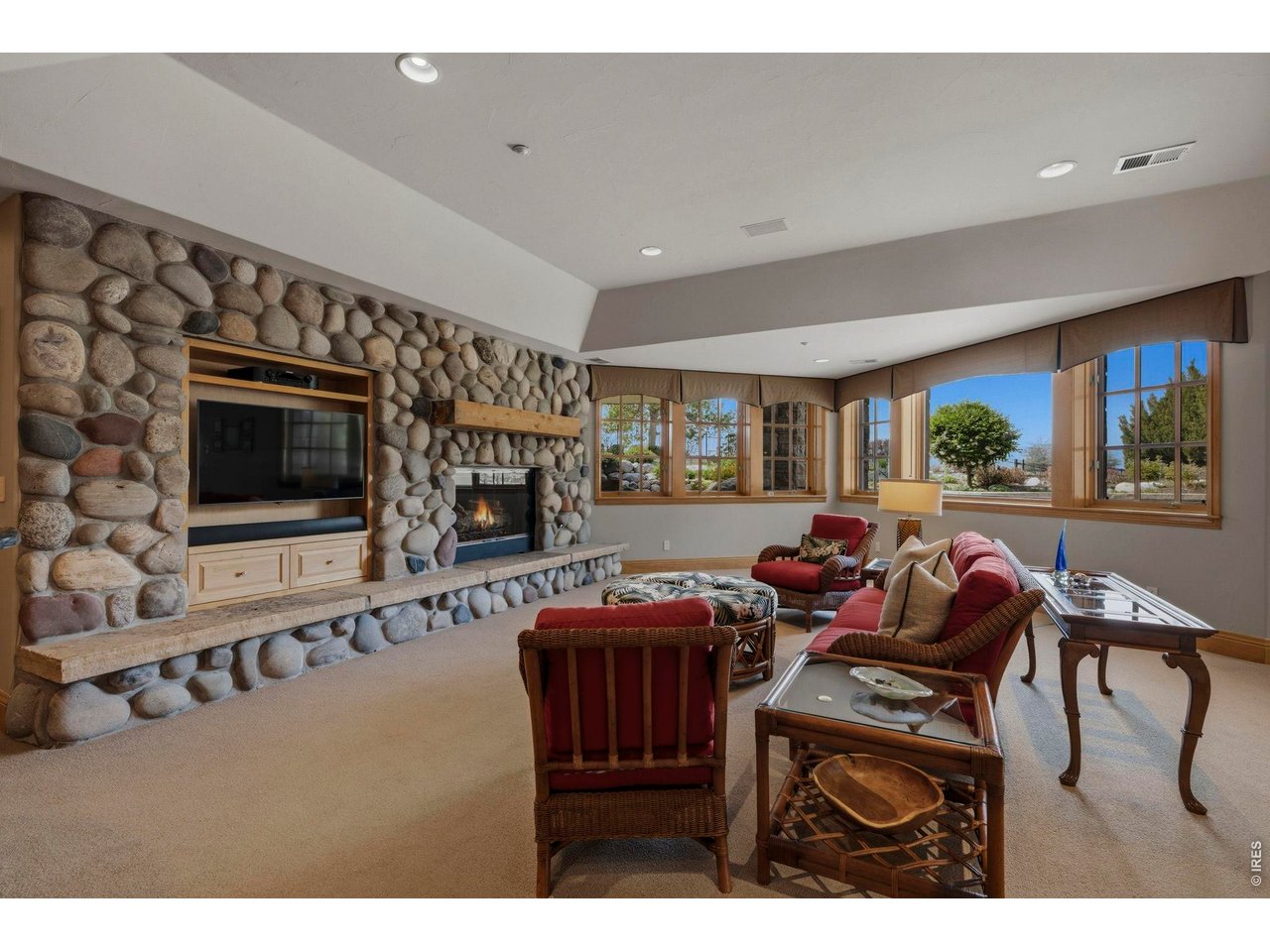 6303 Snowberry Ln