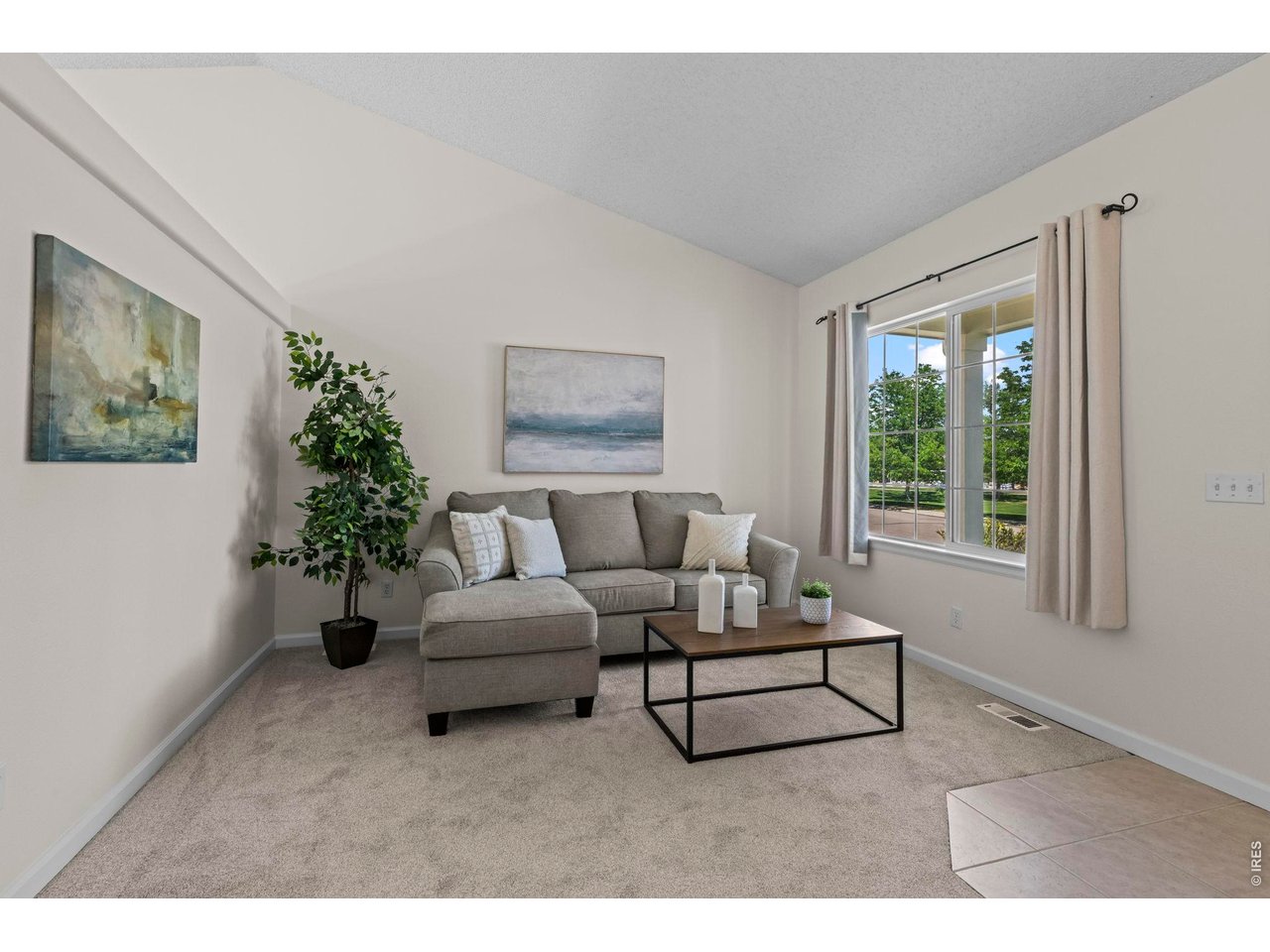 1461 Clover Creek Dr