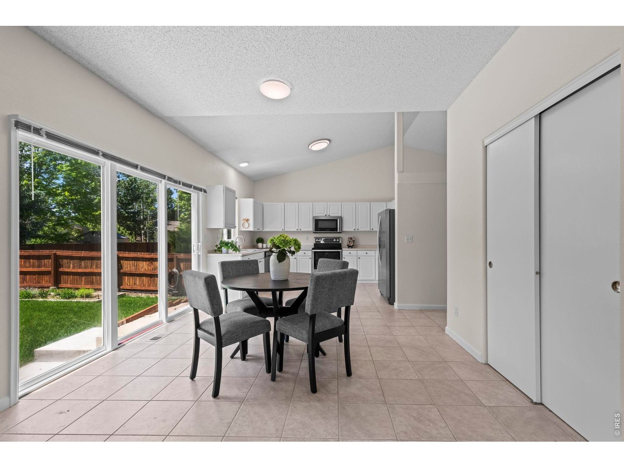 1461 Clover Creek Dr