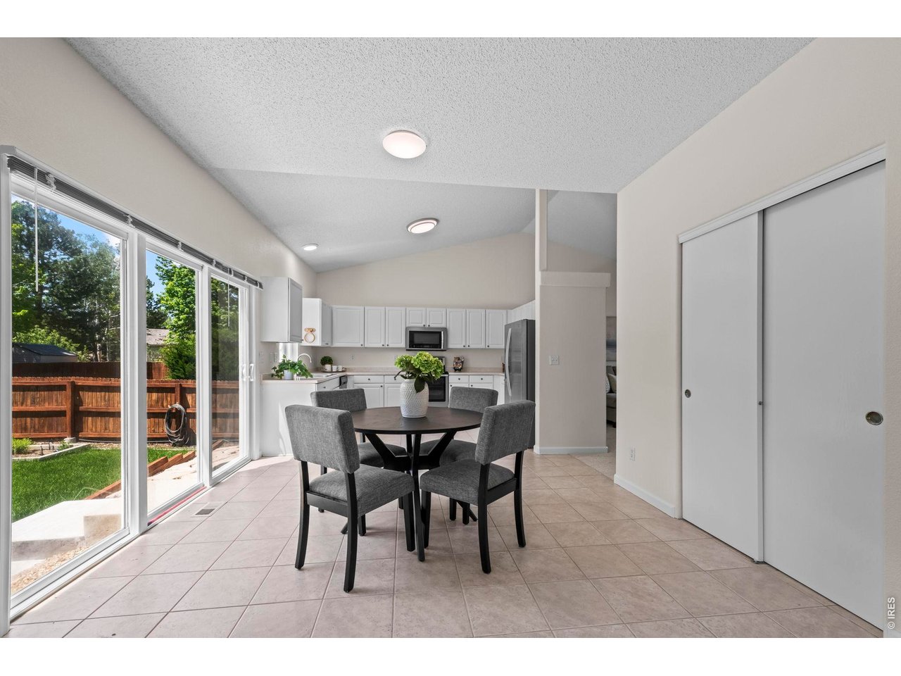 1461 Clover Creek Dr