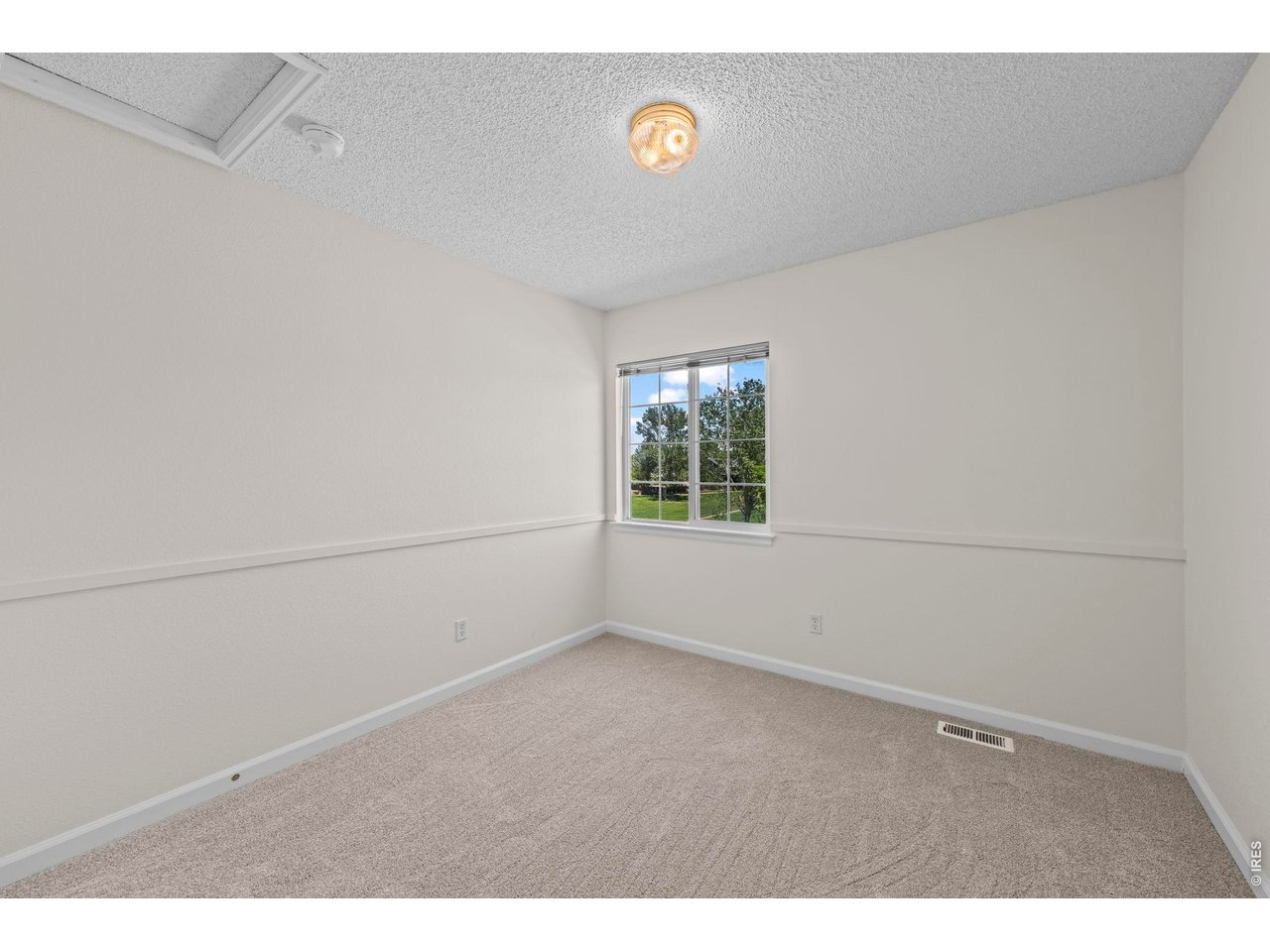 1461 Clover Creek Dr