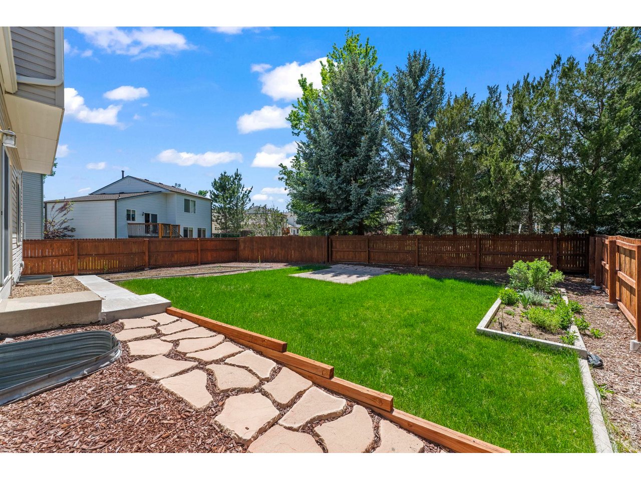 1461 Clover Creek Dr