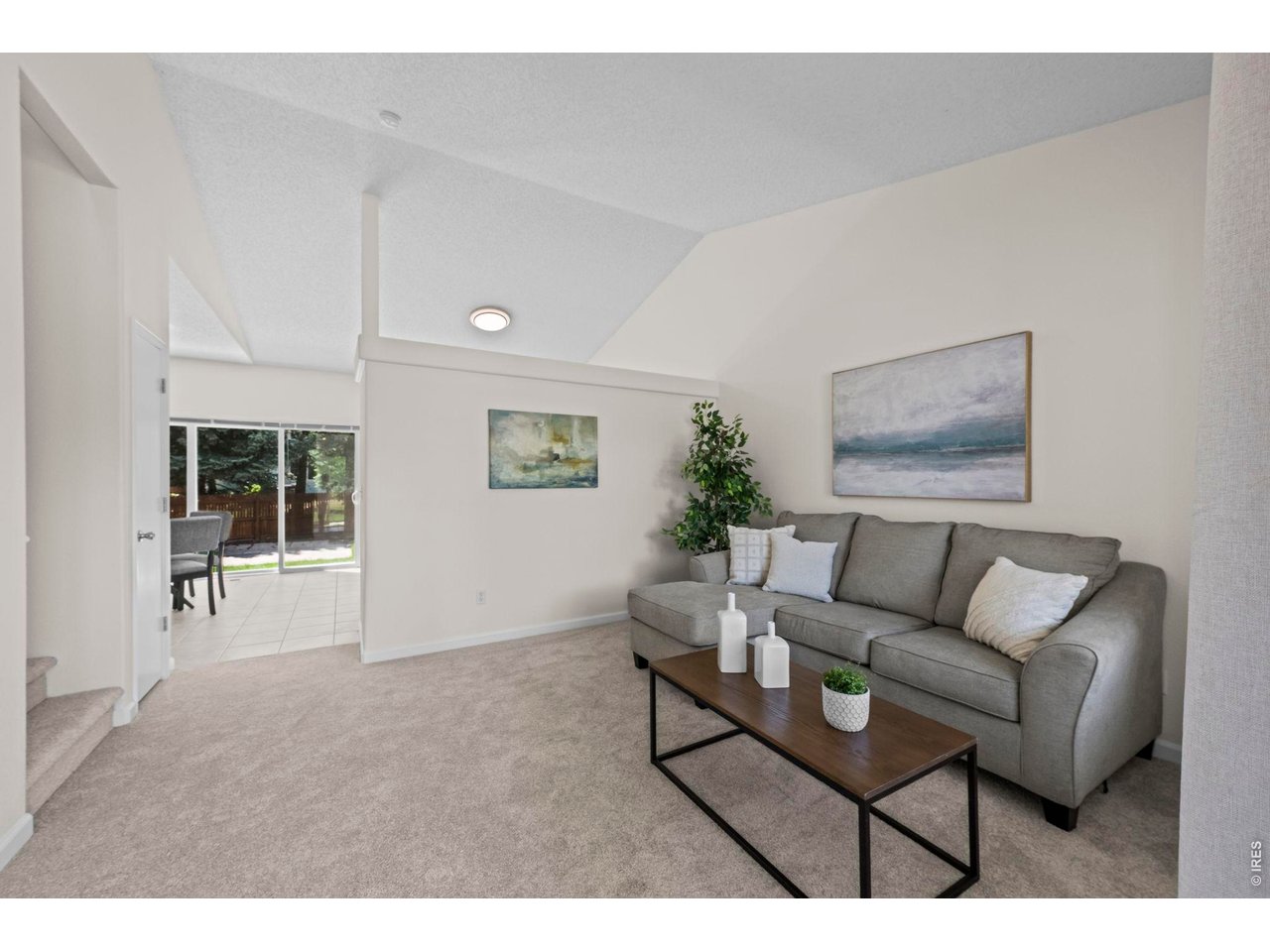 1461 Clover Creek Dr