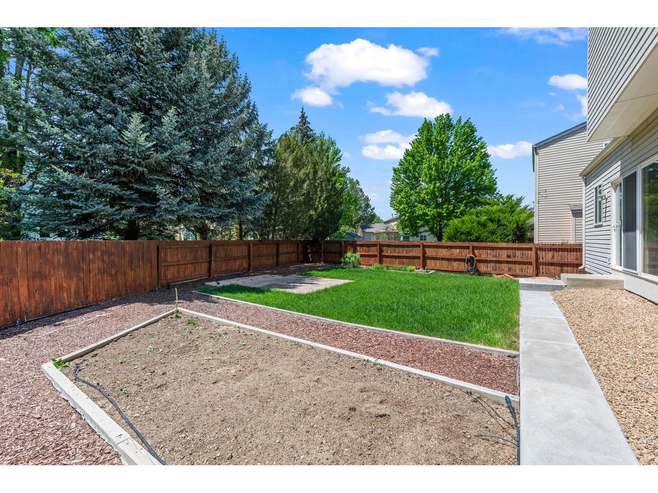 1461 Clover Creek Dr