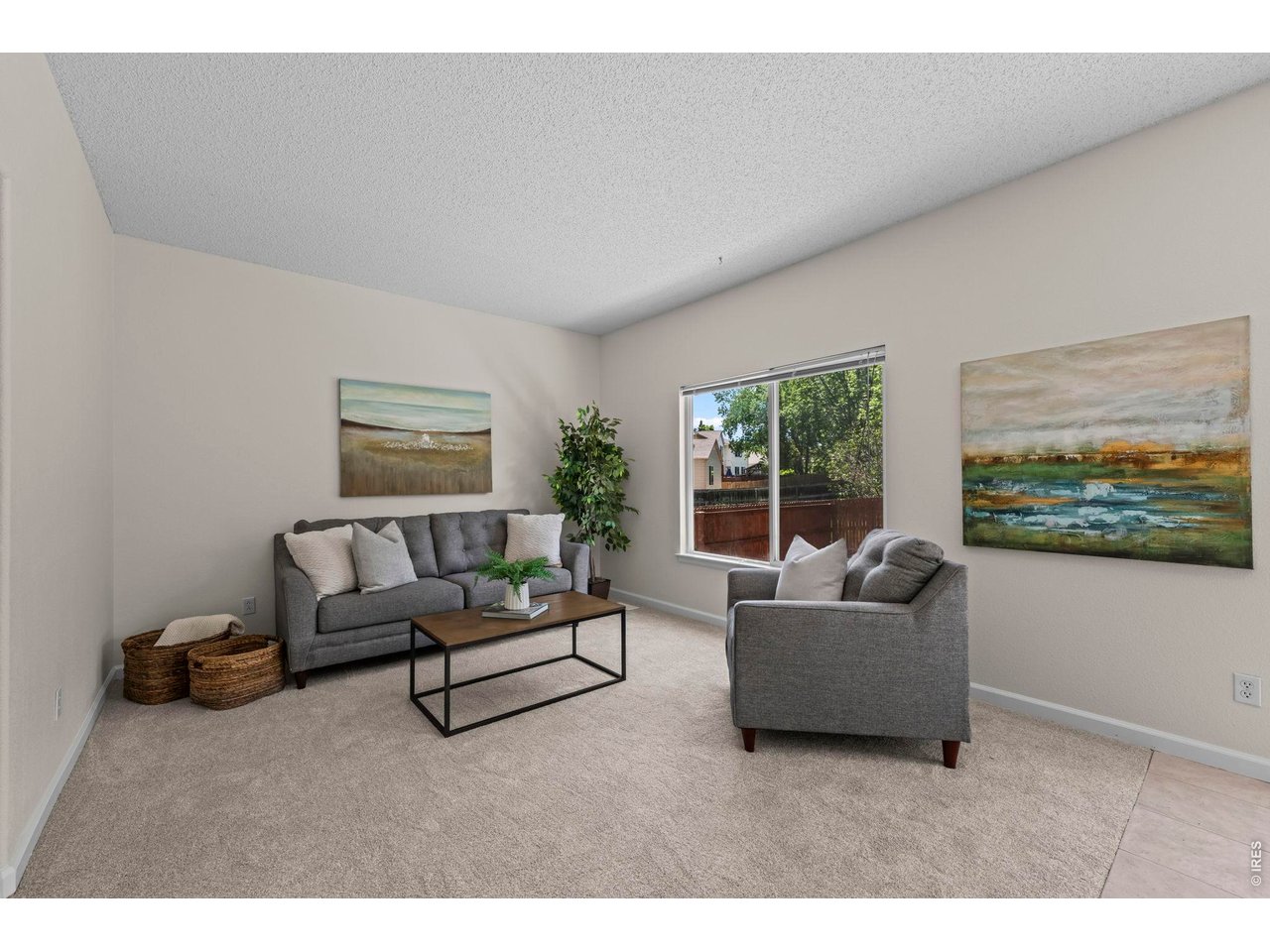 1461 Clover Creek Dr