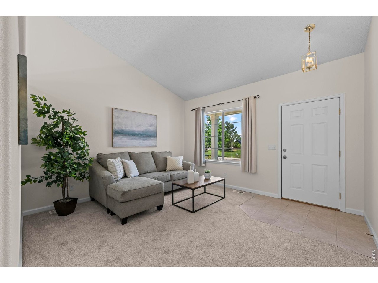 1461 Clover Creek Dr