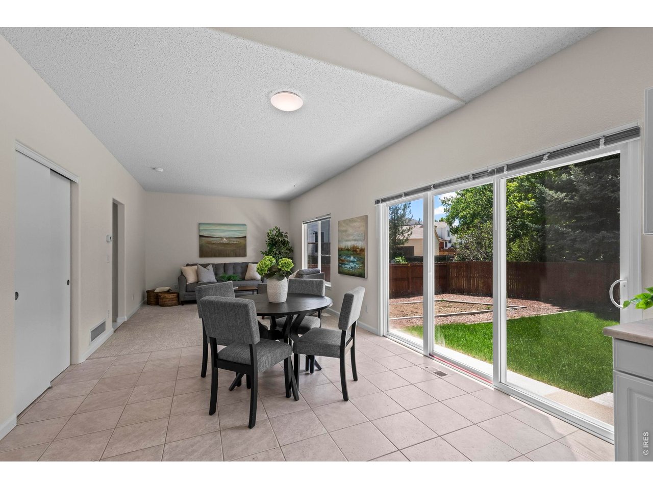 1461 Clover Creek Dr