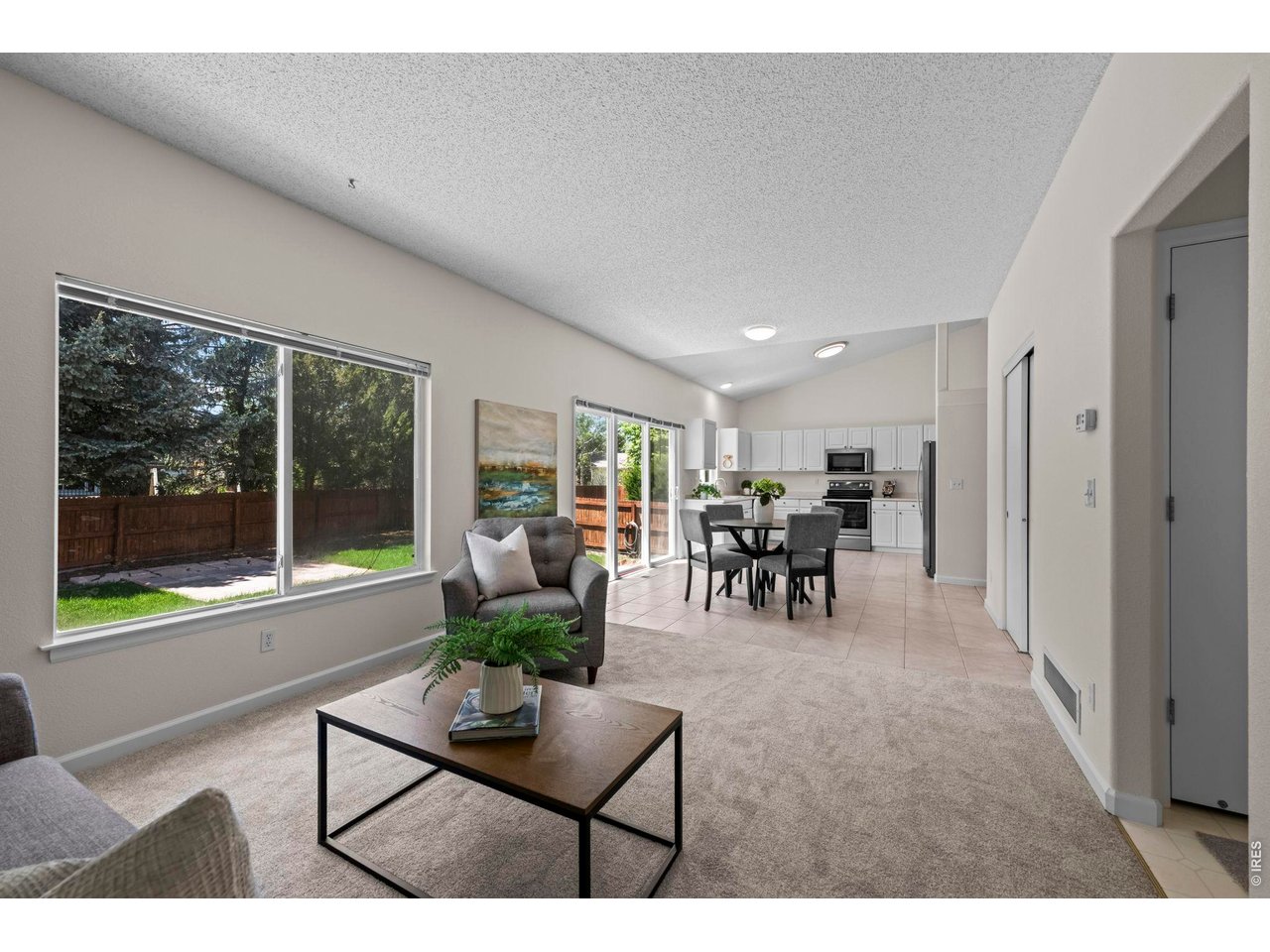 1461 Clover Creek Dr