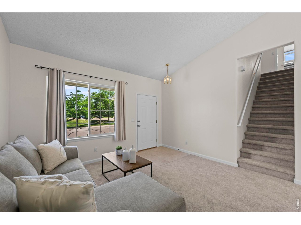 1461 Clover Creek Dr