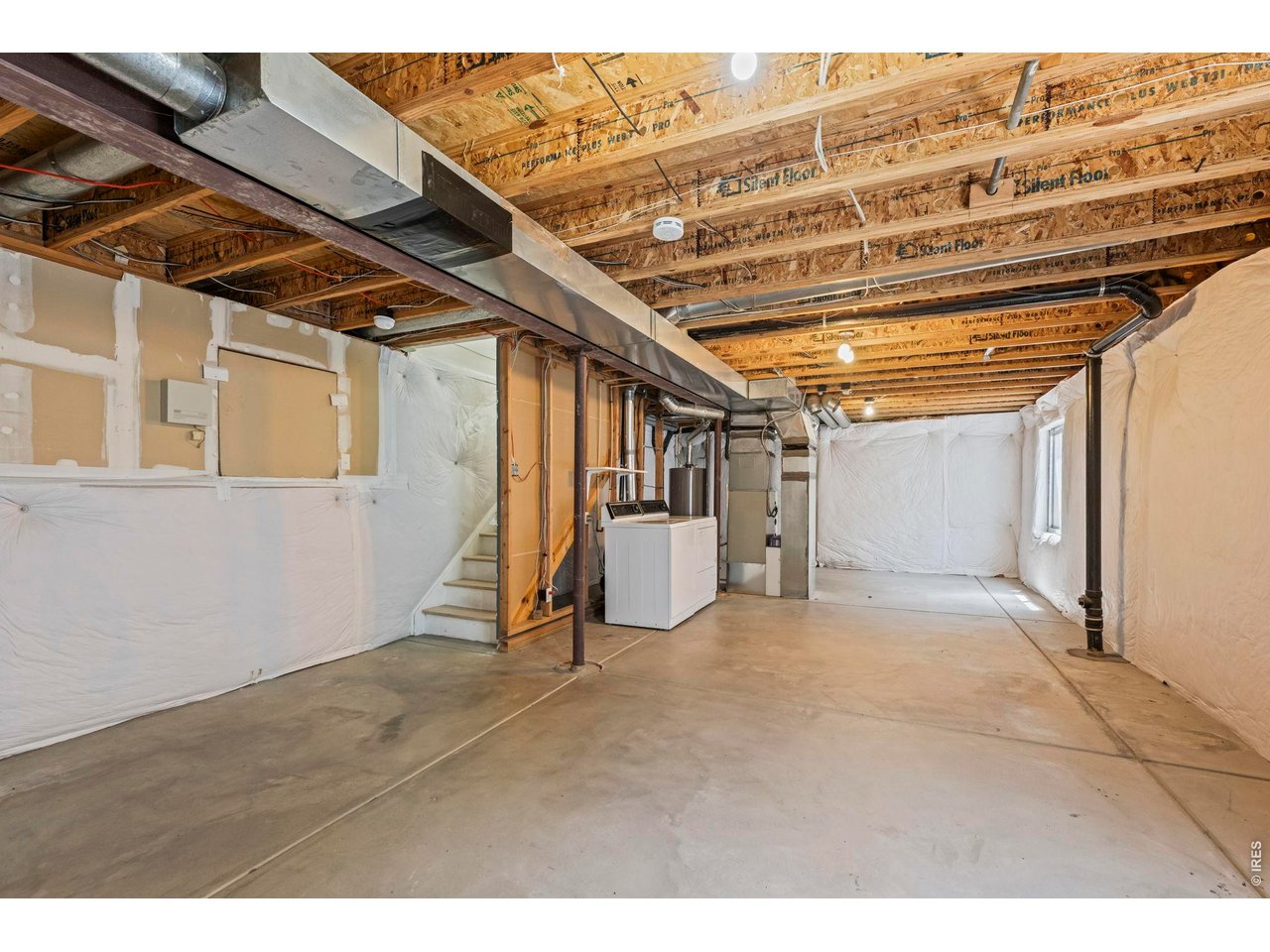1461 Clover Creek Dr