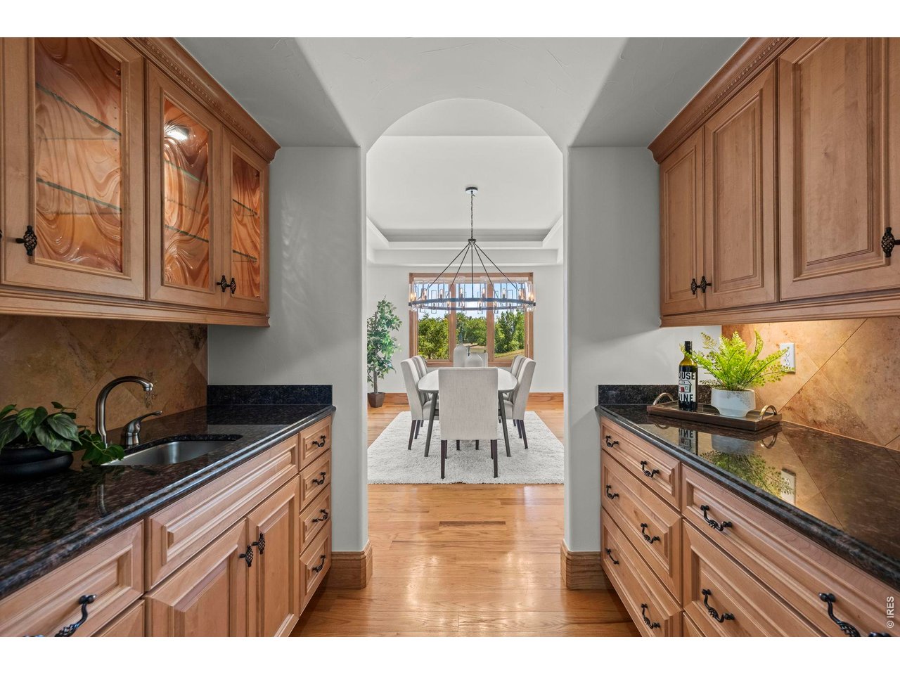 905 E 14th Way