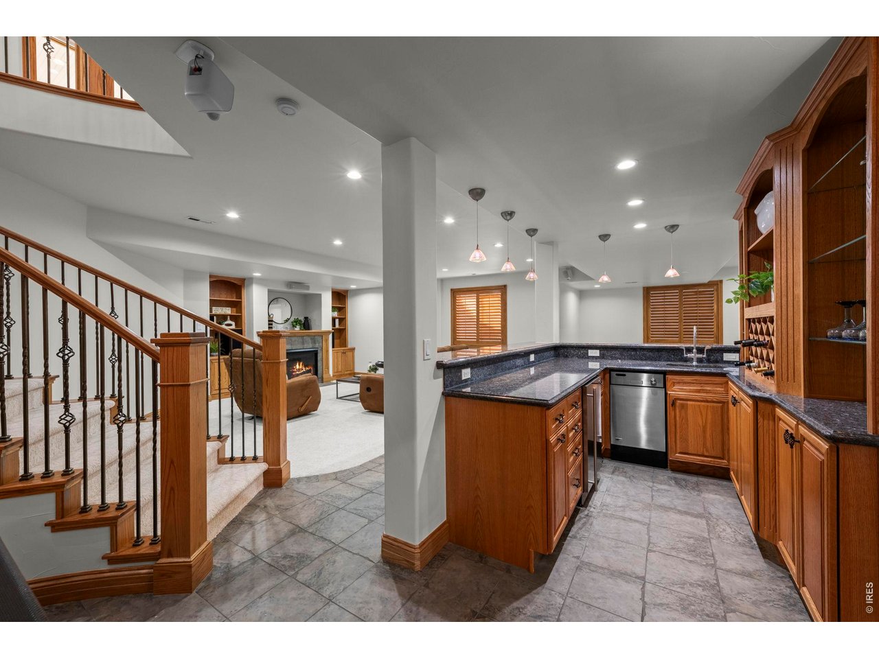 905 E 14th Way