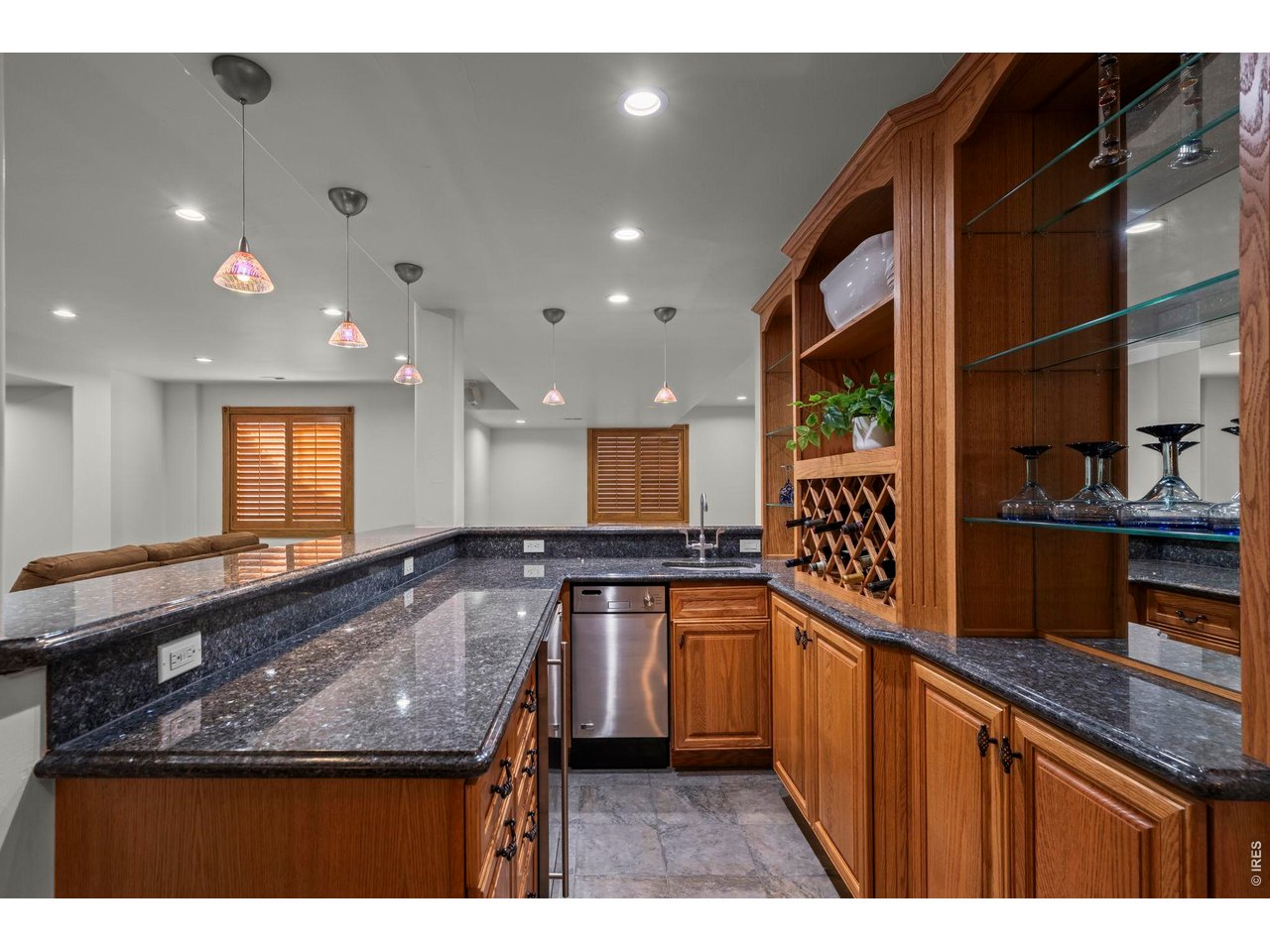 905 E 14th Way