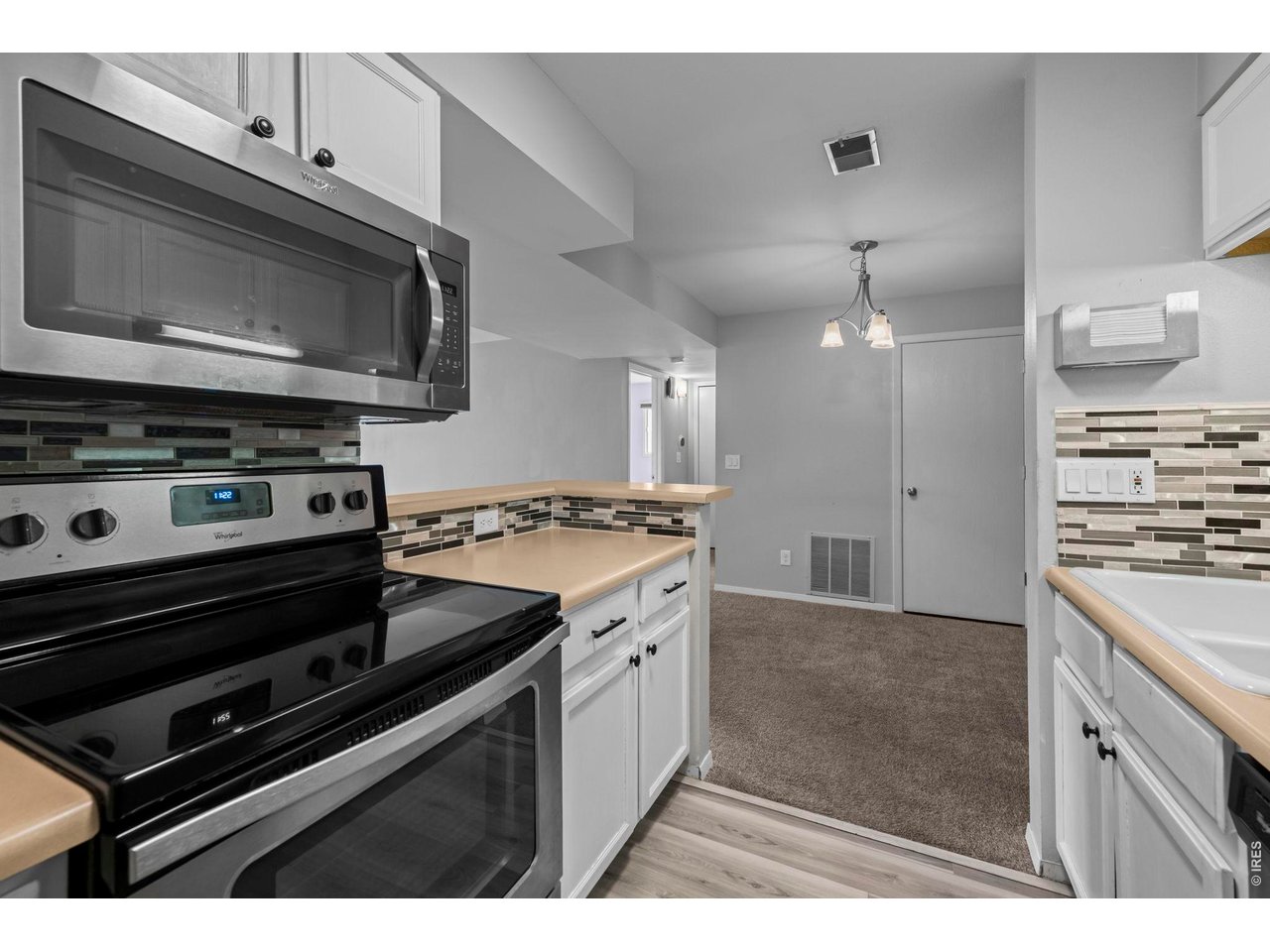 4682 White Rock Cir 9