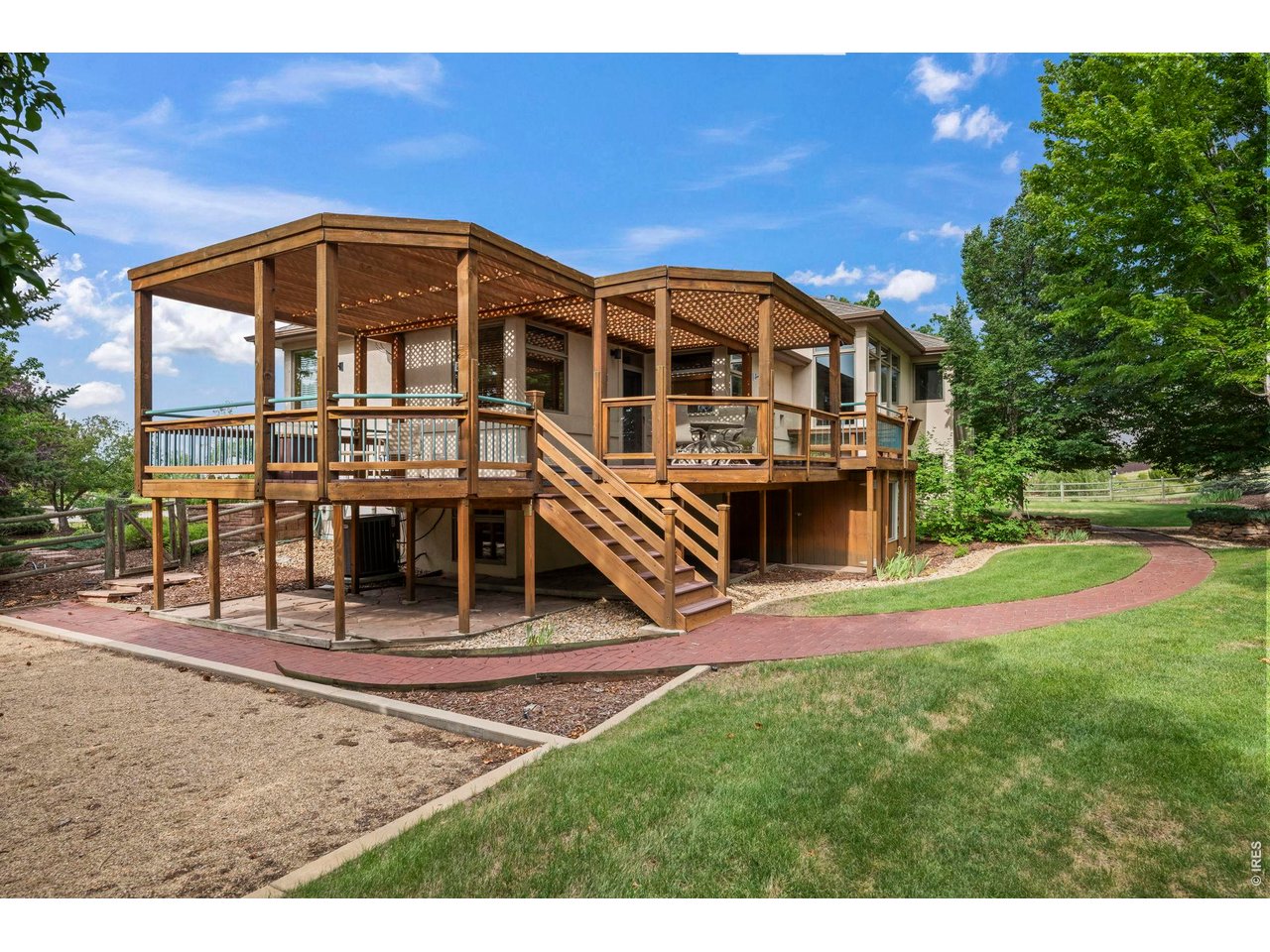 7542 Crestview Dr