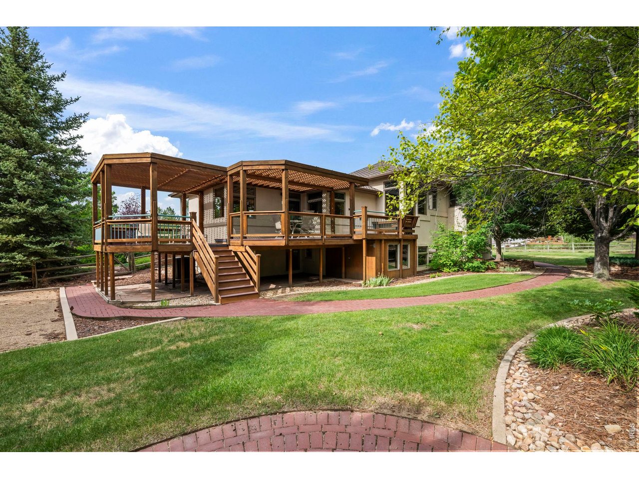 7542 Crestview Dr