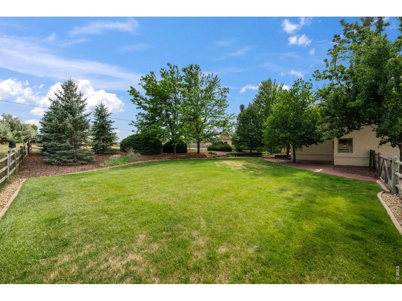 7542 Crestview Dr