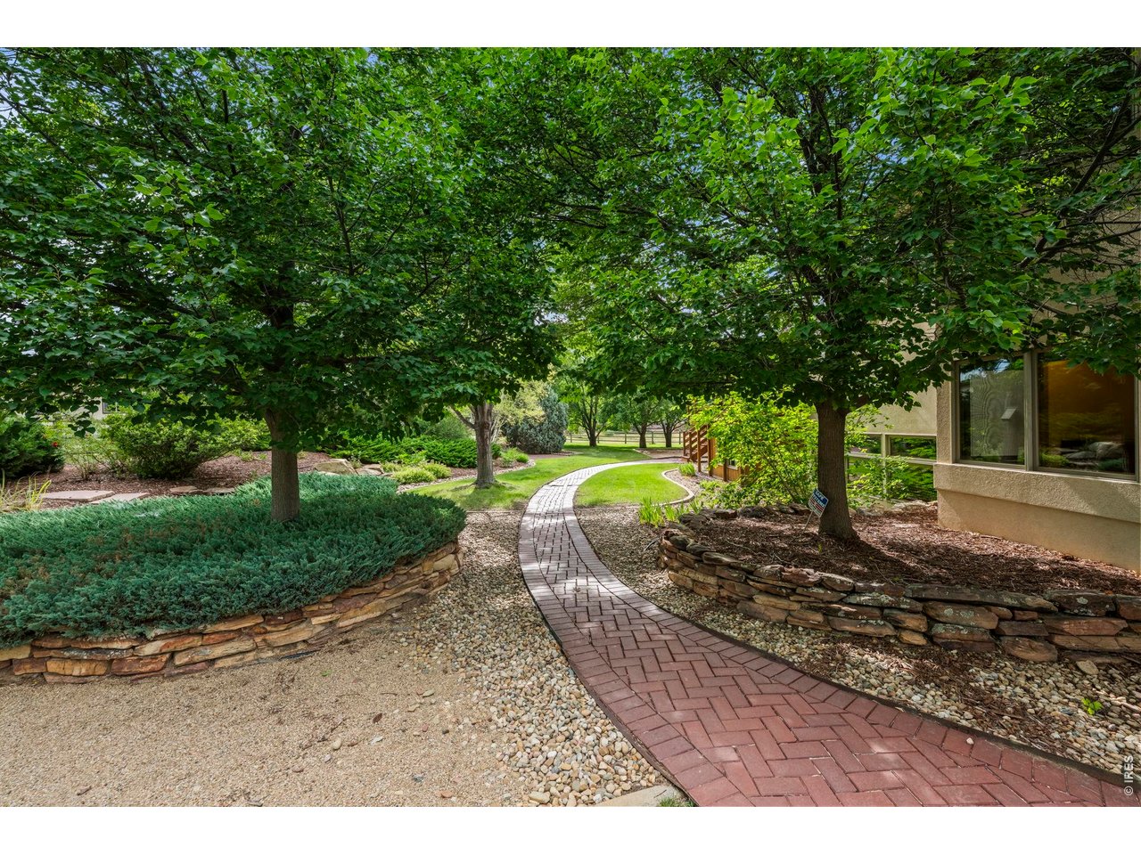 7542 Crestview Dr