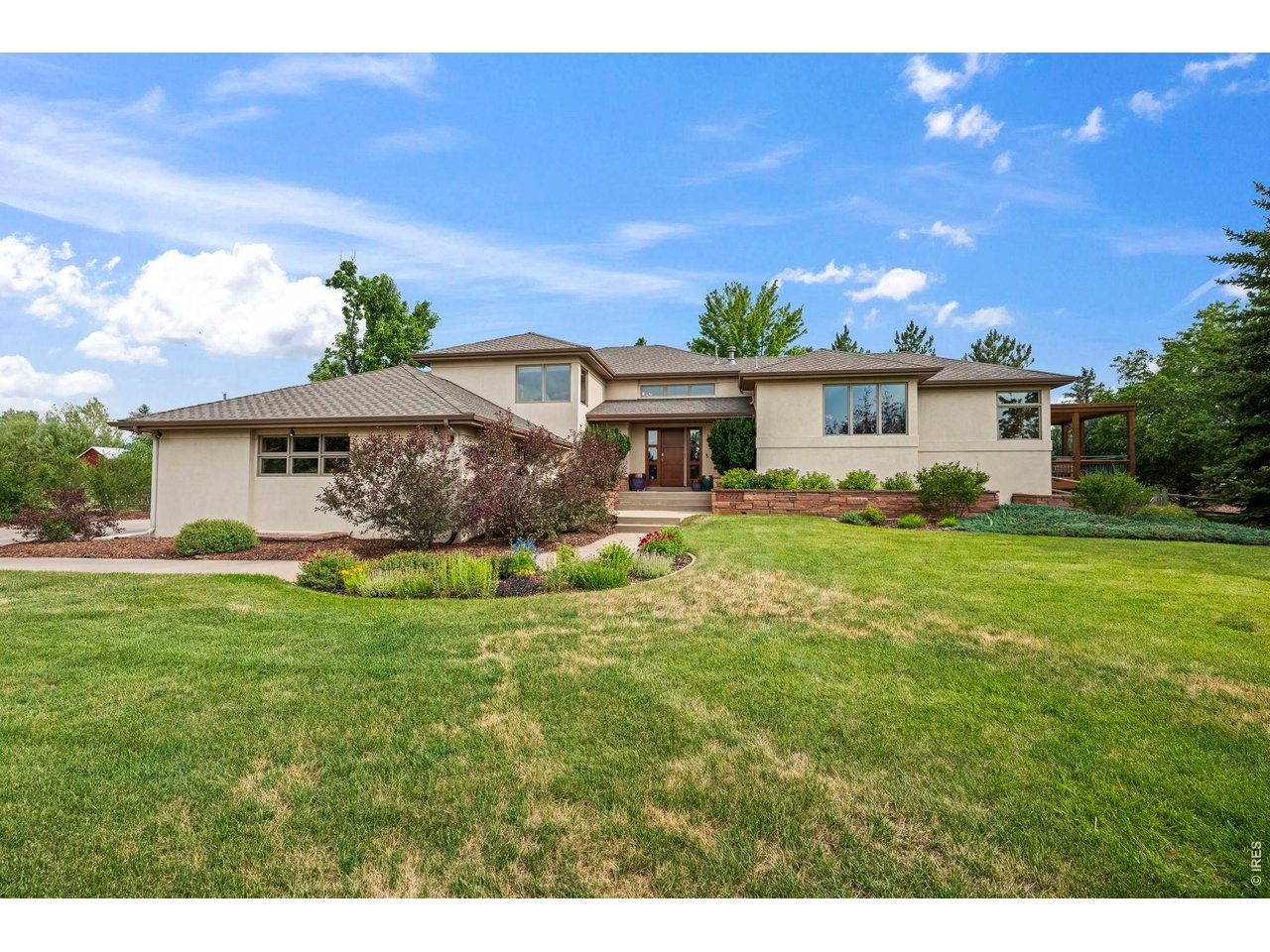 7542 Crestview Dr