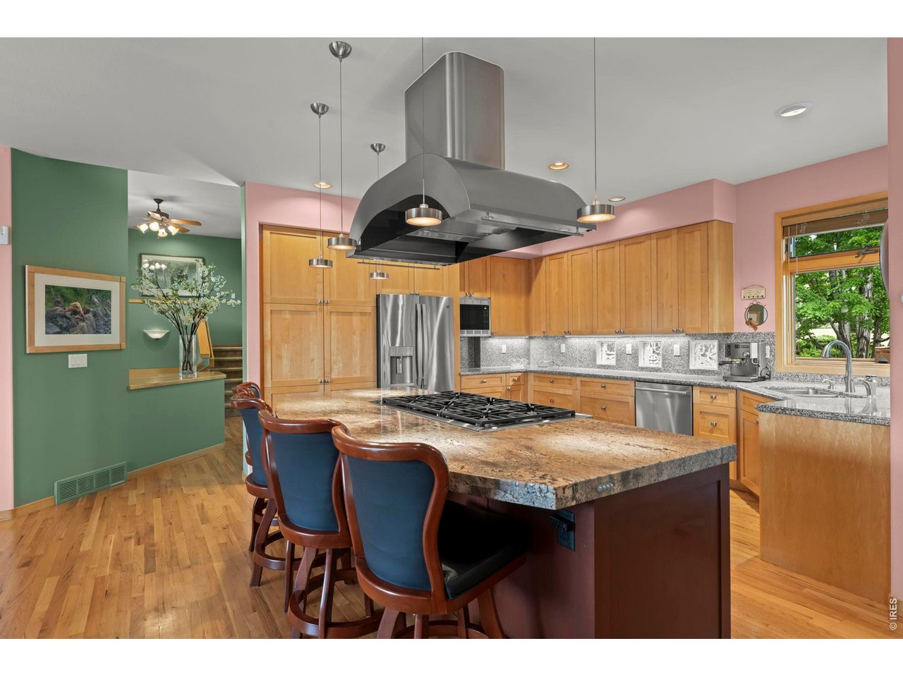 7542 Crestview Dr