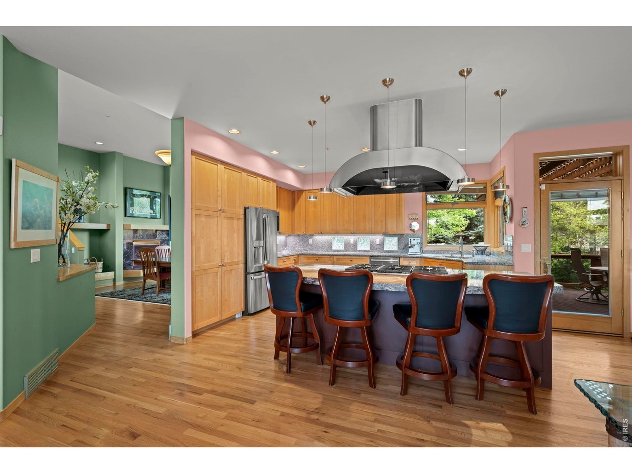 7542 Crestview Dr