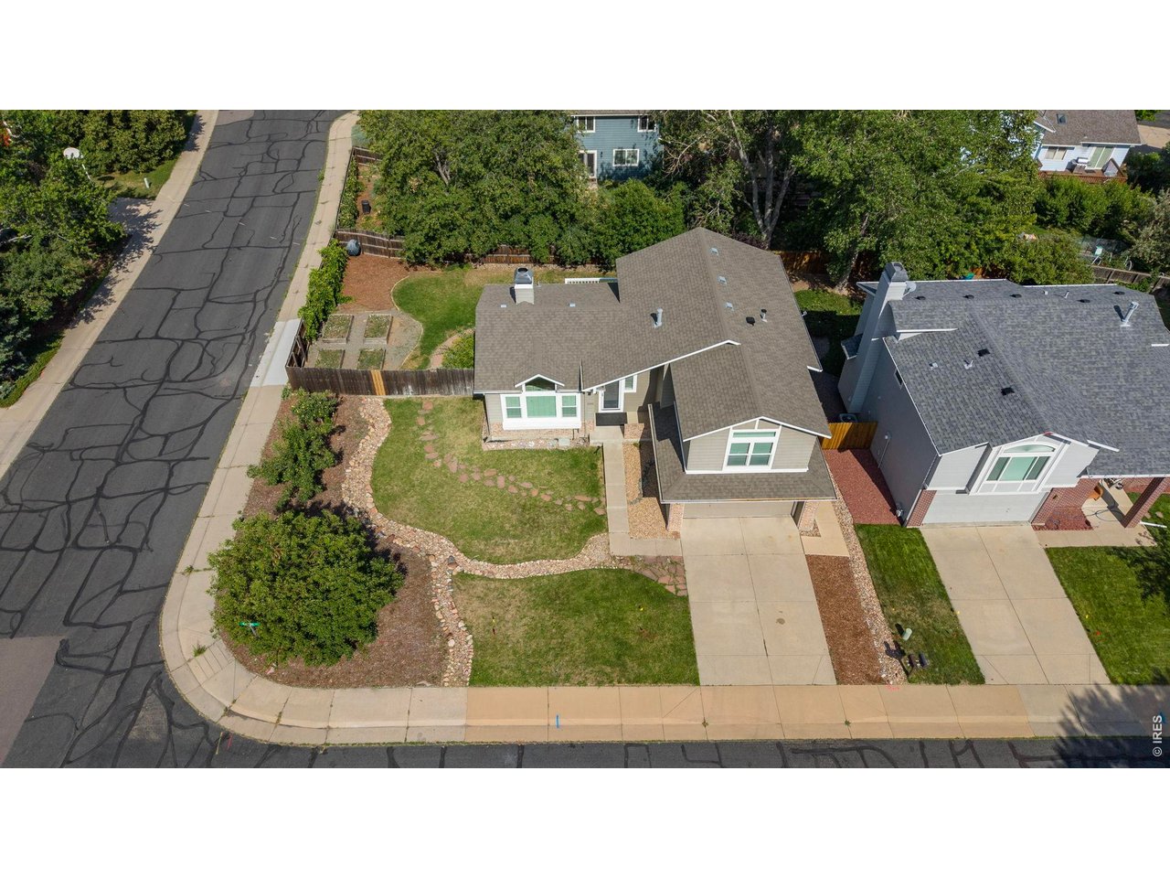 1096 Falcon Ct