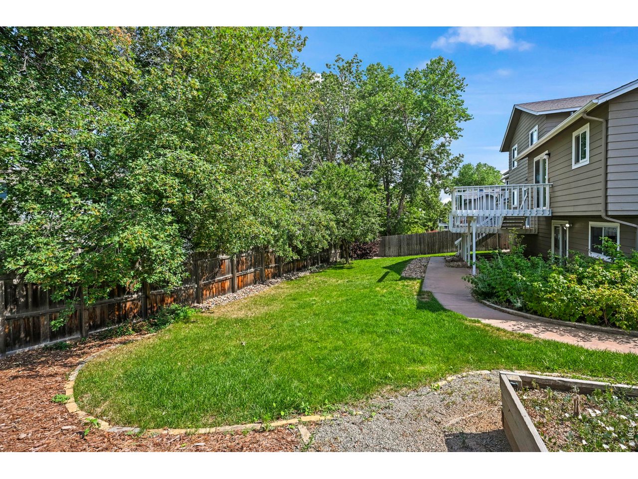1096 Falcon Ct