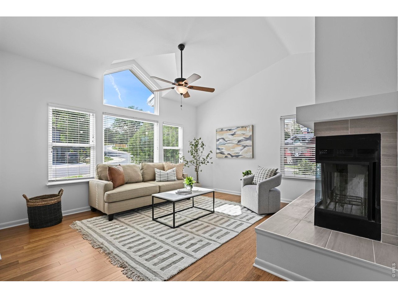 1096 Falcon Ct